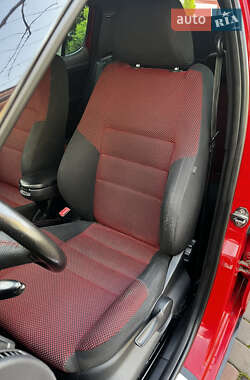 Хэтчбек Skoda Fabia 2011 в 
