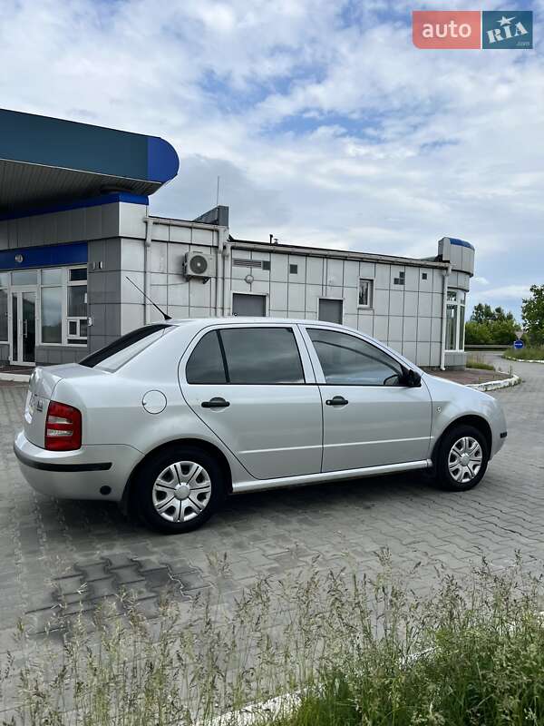 Седан Skoda Fabia 2002 в Жовкві