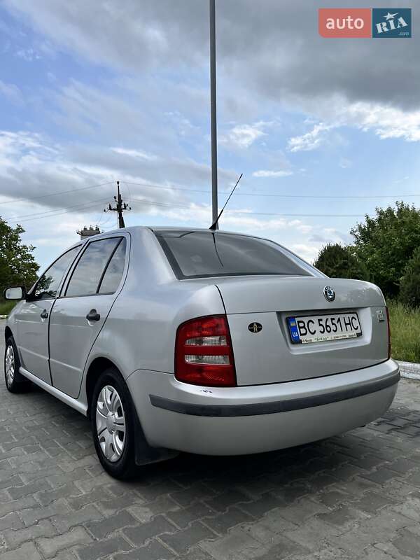 Седан Skoda Fabia 2002 в Жовкві