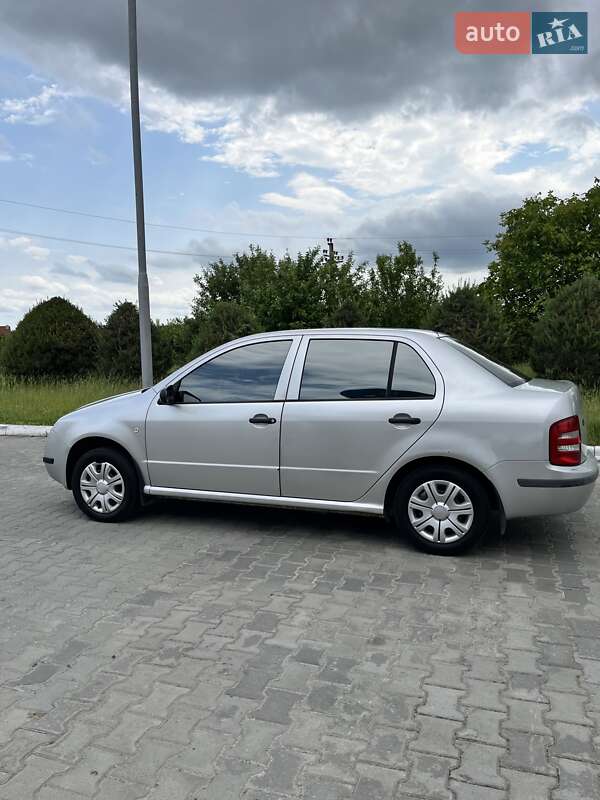 Седан Skoda Fabia 2002 в Жовкві
