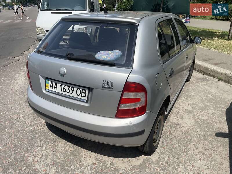 Седан Skoda Fabia 2006 в Києві