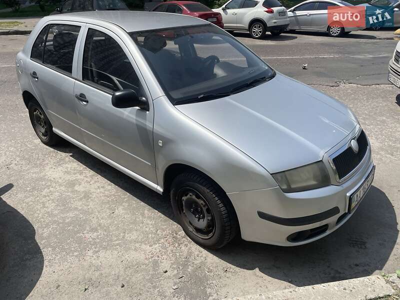 Седан Skoda Fabia 2006 в Києві