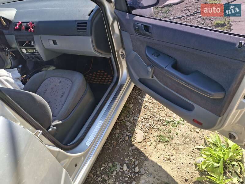 Седан Skoda Fabia 2003 в Береговому