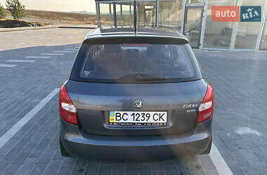 Хэтчбек Skoda Fabia 2011 в 