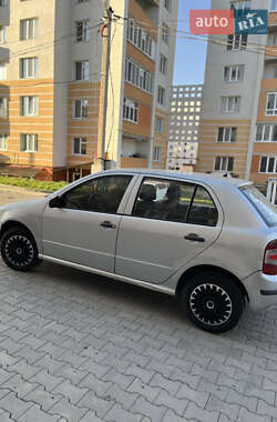 Хэтчбек Skoda Fabia 2006 в 