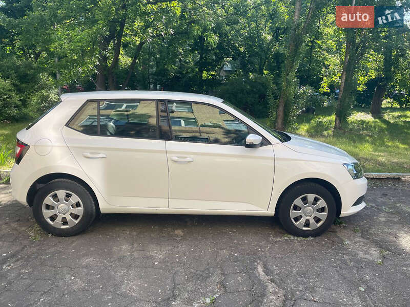 Хэтчбек Skoda Fabia 2017 в Киеве