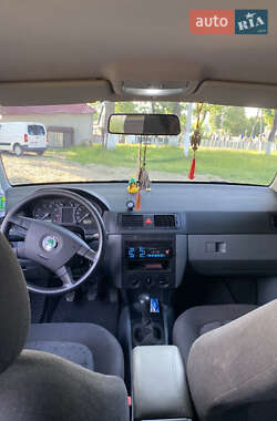 Хэтчбек Skoda Fabia 2002 в 
