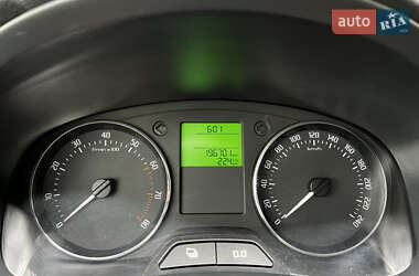 Хэтчбек Skoda Fabia 2011 в 
