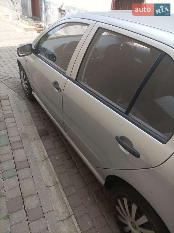 Седан Skoda Fabia 2002 в Рогатине