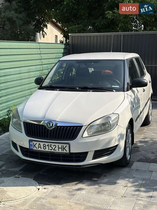 Хэтчбек Skoda Fabia 2010 в 