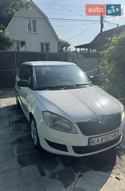 Хэтчбек Skoda Fabia 2010 в 