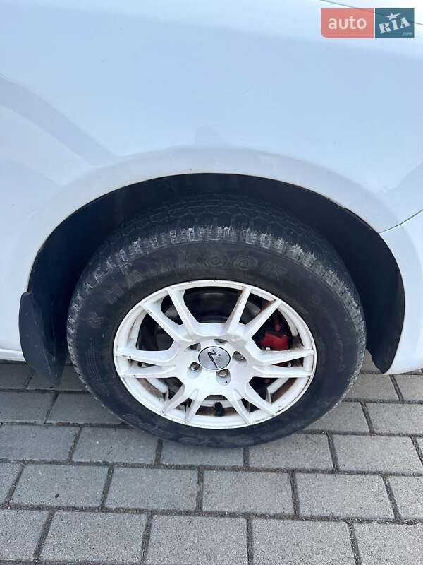 Хэтчбек Skoda Fabia 2012 в Хусте