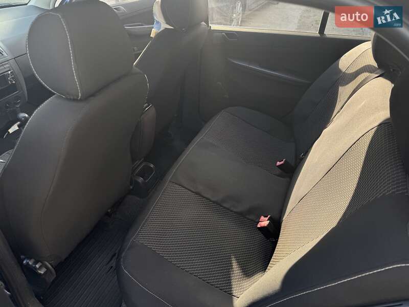 Хетчбек Skoda Fabia 2006 в Золочеві