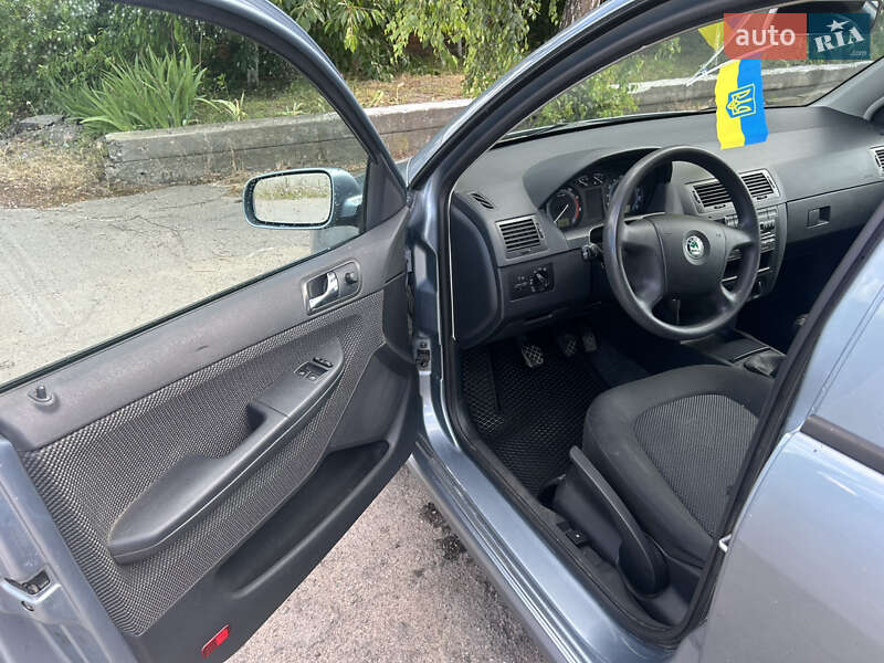 Хэтчбек Skoda Fabia 2006 в Гнивани