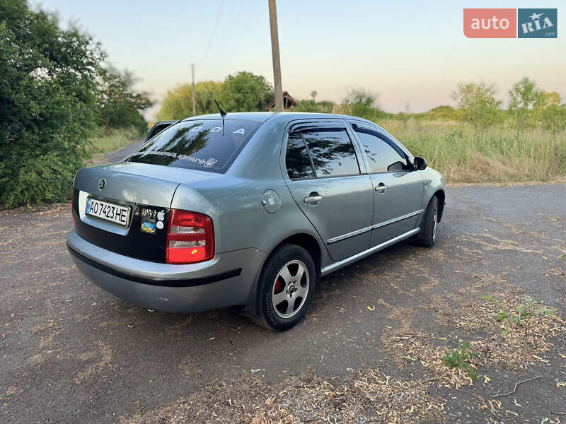 Седан Skoda Fabia 2002 в Ужгороде