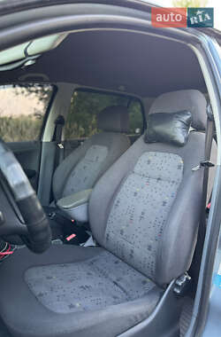 Седан Skoda Fabia 2002 в 