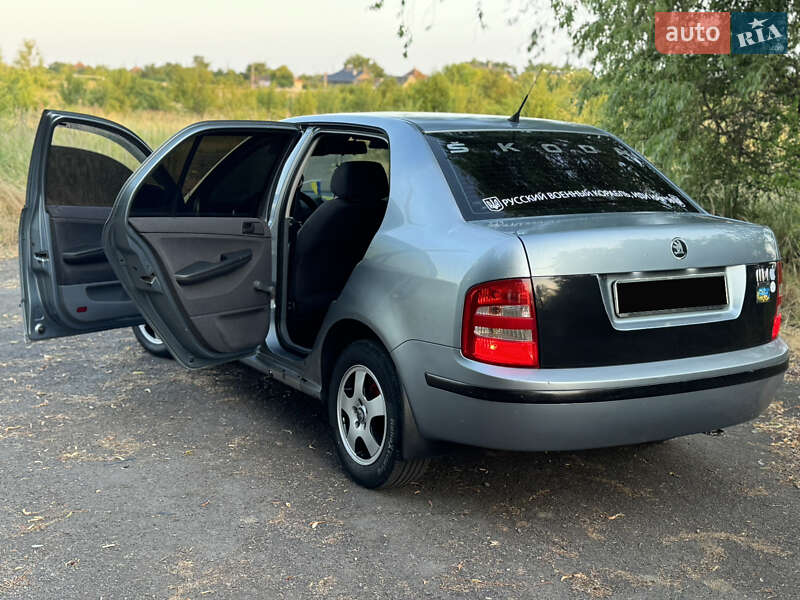 Седан Skoda Fabia 2002 в Ужгороде