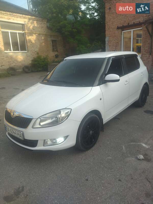 Хетчбек Skoda Fabia 2014 в Кропивницькому