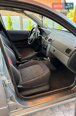Седан Skoda Fabia 2002 в Хусті