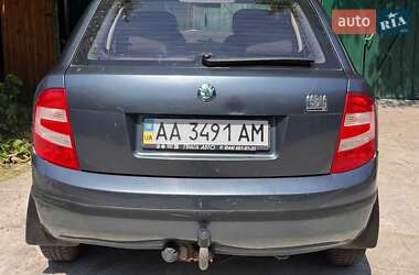 Хэтчбек Skoda Fabia 2004 в 
