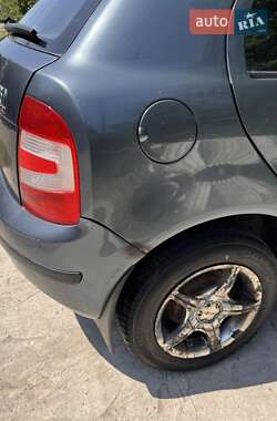 Хэтчбек Skoda Fabia 2004 в 