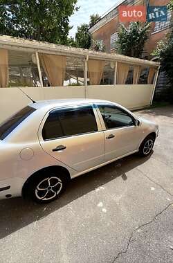 Седан Skoda Fabia 2004 в 
