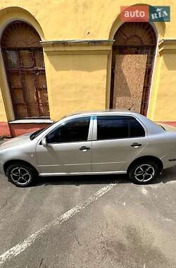 Седан Skoda Fabia 2004 в 