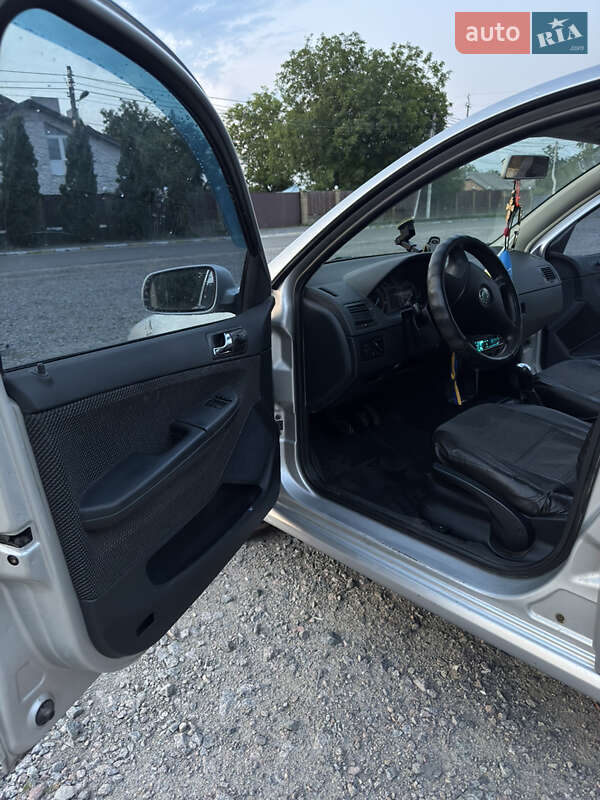 Хетчбек Skoda Fabia 2004 в Шпитьках