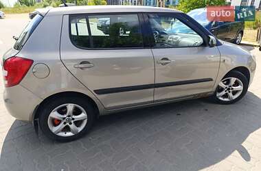 Хэтчбек Skoda Fabia 2008 в 