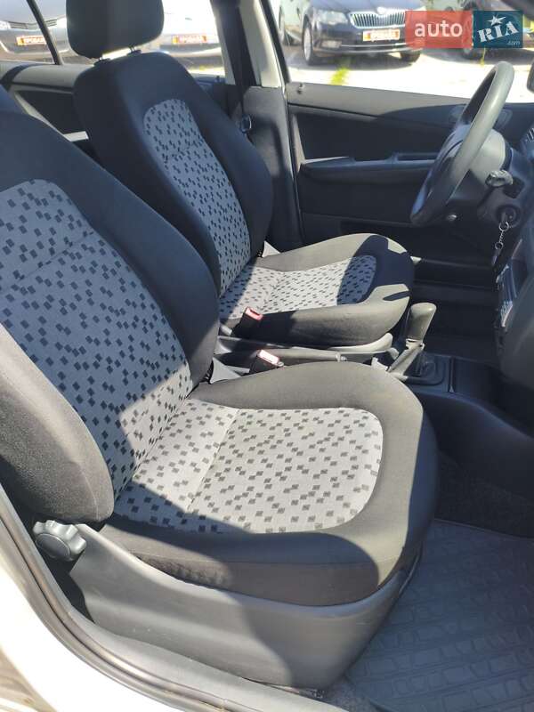 Хэтчбек Skoda Fabia 2006 в Запорожье