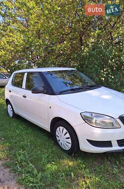 Хэтчбек Skoda Fabia 2012 в 