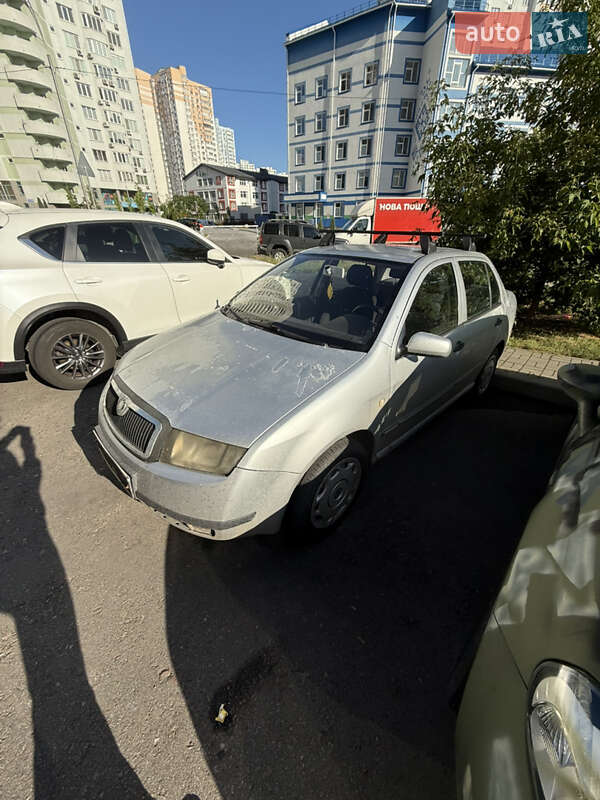 Седан Skoda Fabia 2003 в Киеве