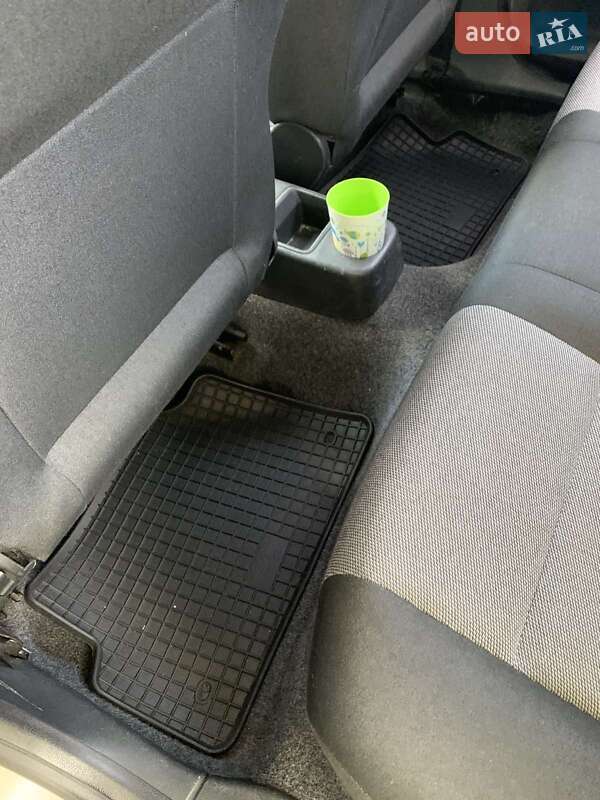 Хетчбек Skoda Fabia 2010 в Радомишлі