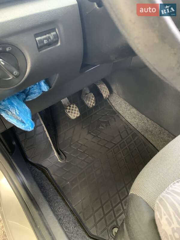 Хетчбек Skoda Fabia 2010 в Радомишлі