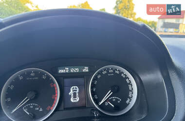 Хэтчбек Skoda Fabia 2009 в 