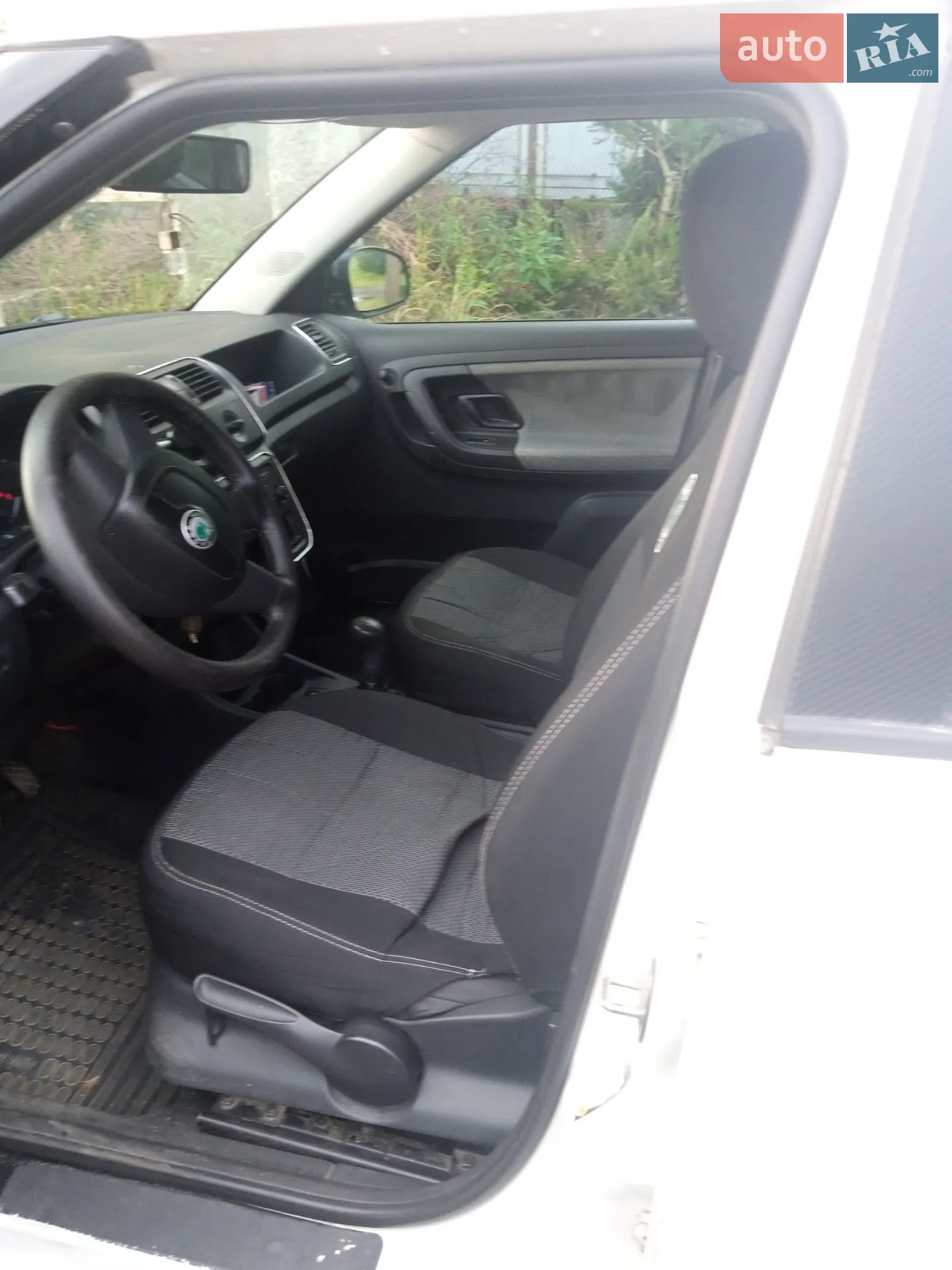2011 Skoda Fabia - мініатюра 2