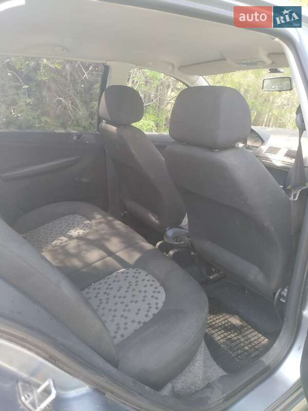 Седан Skoda Fabia 2004 в Харькове