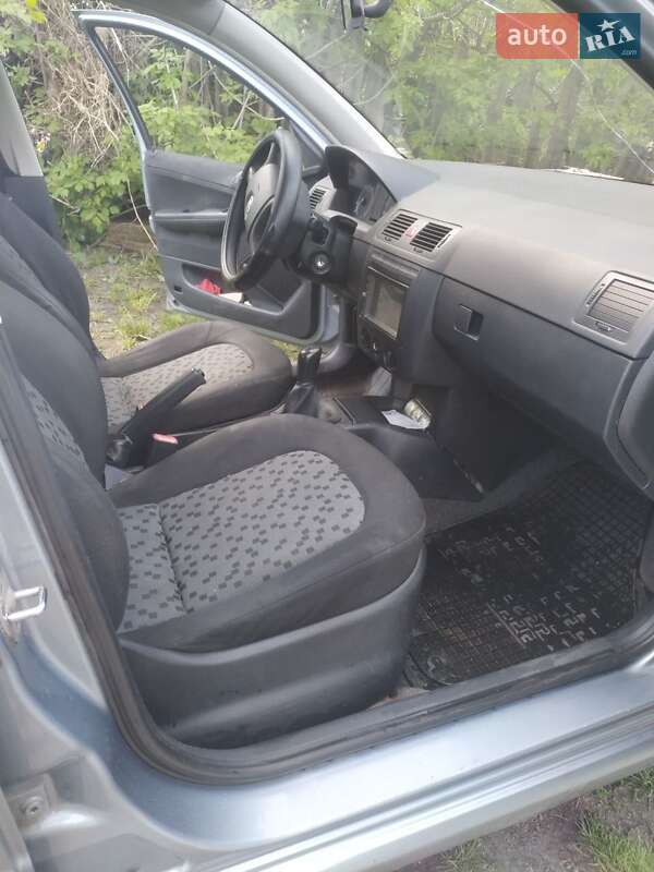 Седан Skoda Fabia 2004 в Харькове