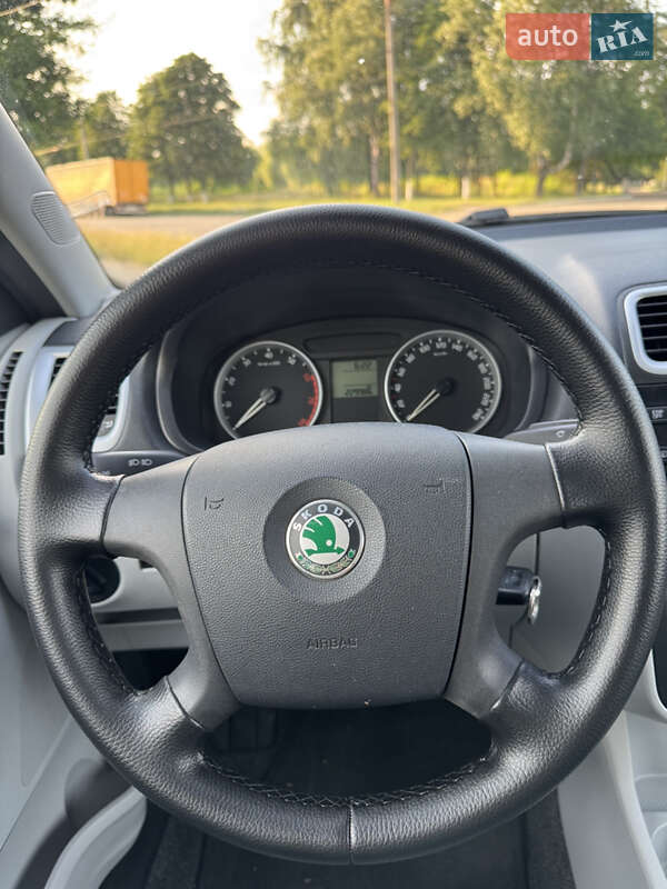 Хэтчбек Skoda Fabia 2008 в Луцке