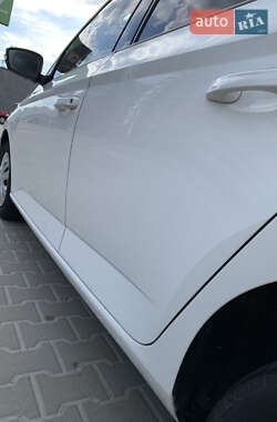 Хэтчбек Skoda Fabia 2016 в 