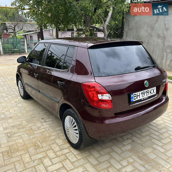 Хэтчбек Skoda Fabia 2012 в Ананьеве