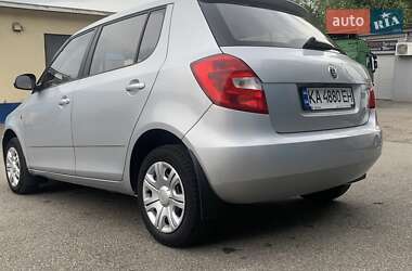 Хэтчбек Skoda Fabia 2012 в 