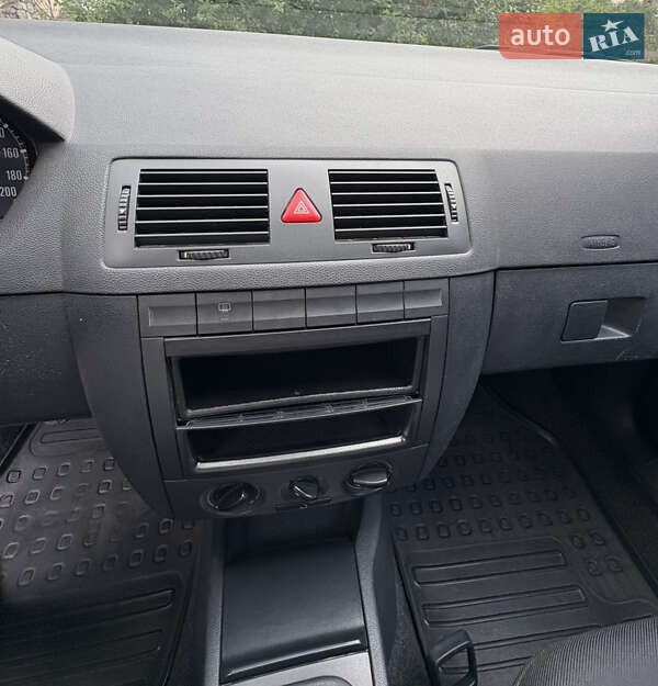 Хэтчбек Skoda Fabia 2004 в Стрые