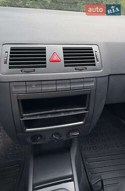 Хэтчбек Skoda Fabia 2004 в 