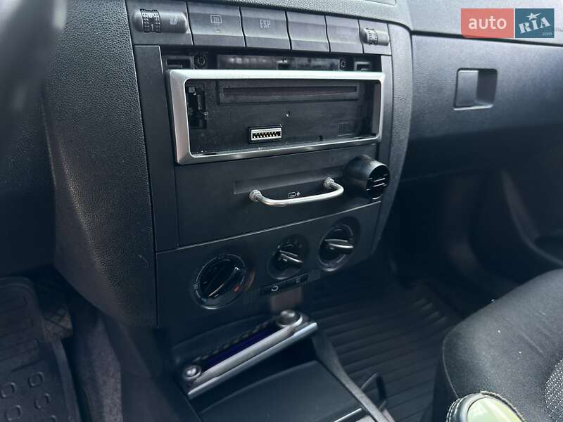 Універсал Skoda Fabia 2004 в Луцьку