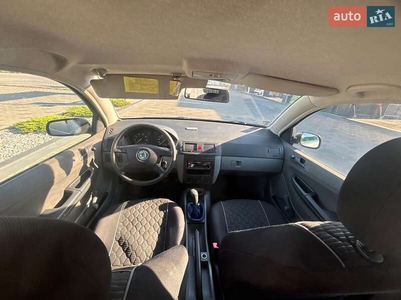 Хэтчбек Skoda Fabia 2003 в Хусте