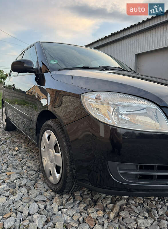 Хэтчбек Skoda Fabia 2009 в Луцке