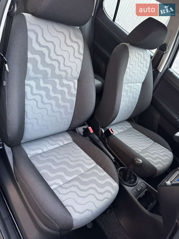 Хэтчбек Skoda Fabia 2009 в Луцке