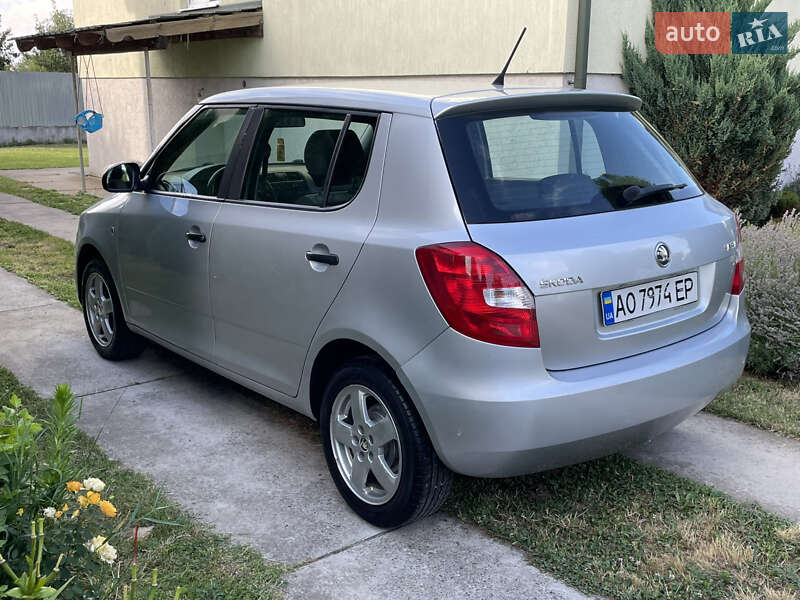 Хетчбек Skoda Fabia 2013 в Виноградові