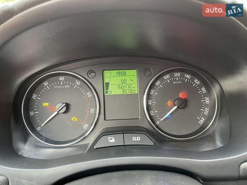 Хэтчбек Skoda Fabia 2011 в Луцке